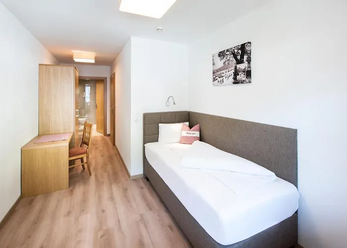 Otel Neuwirt 3*