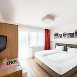 Neuwirt Hotell 3*